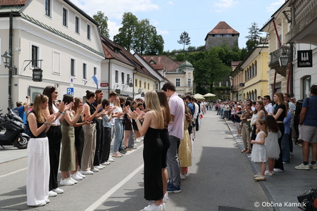 Četvorka maturantov oživila kamniški Glavni trg (17)